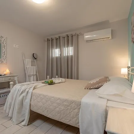 Apartment Seashades
